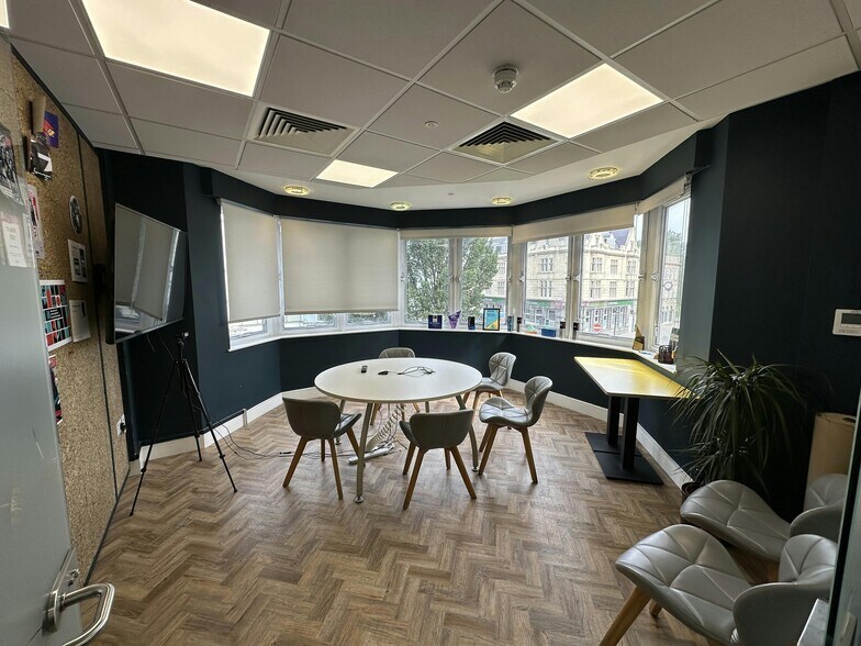 9 Castle Sq, Brighton à louer - Photo de l’immeuble – Image 2 sur 10