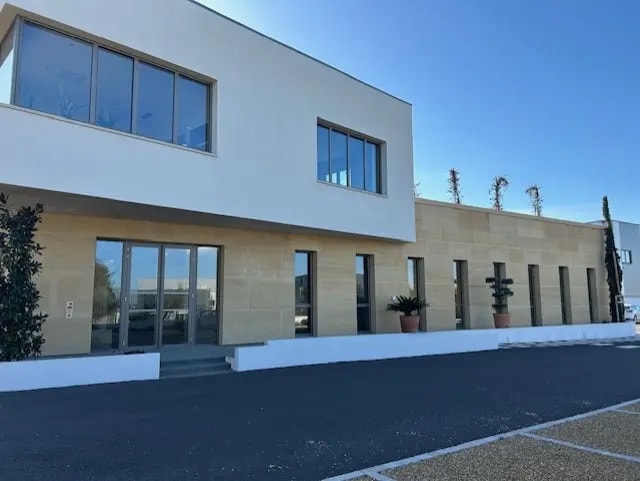 Bureau dans Lançon-Provence à louer - Photo de l’immeuble – Image 1 sur 9