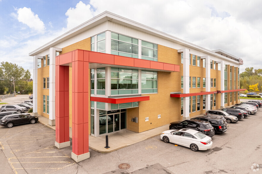 1555 Boul De L'avenir, Laval, QC à louer - Photo de l’immeuble – Image 2 sur 5