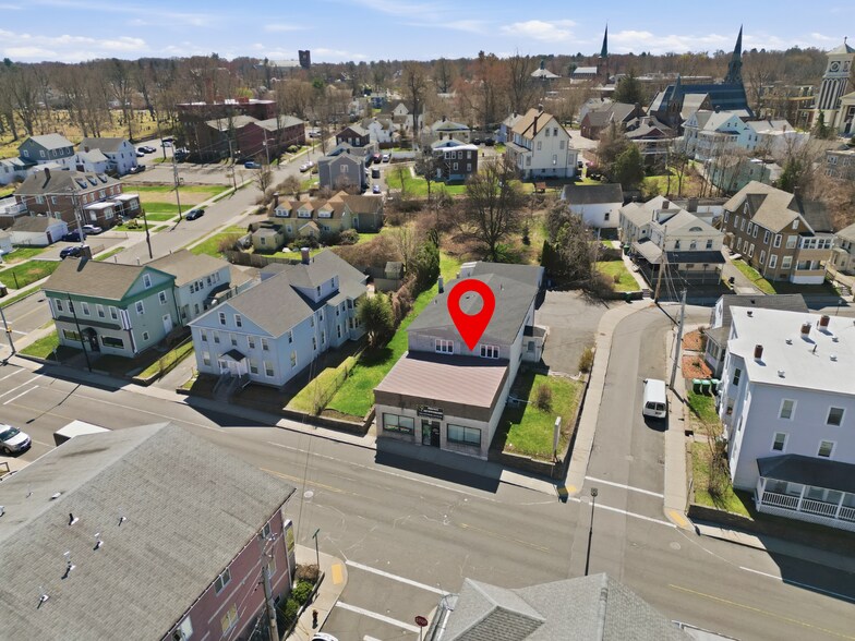 328 Front St, Chicopee, MA à louer - Photo de l’immeuble – Image 3 sur 12