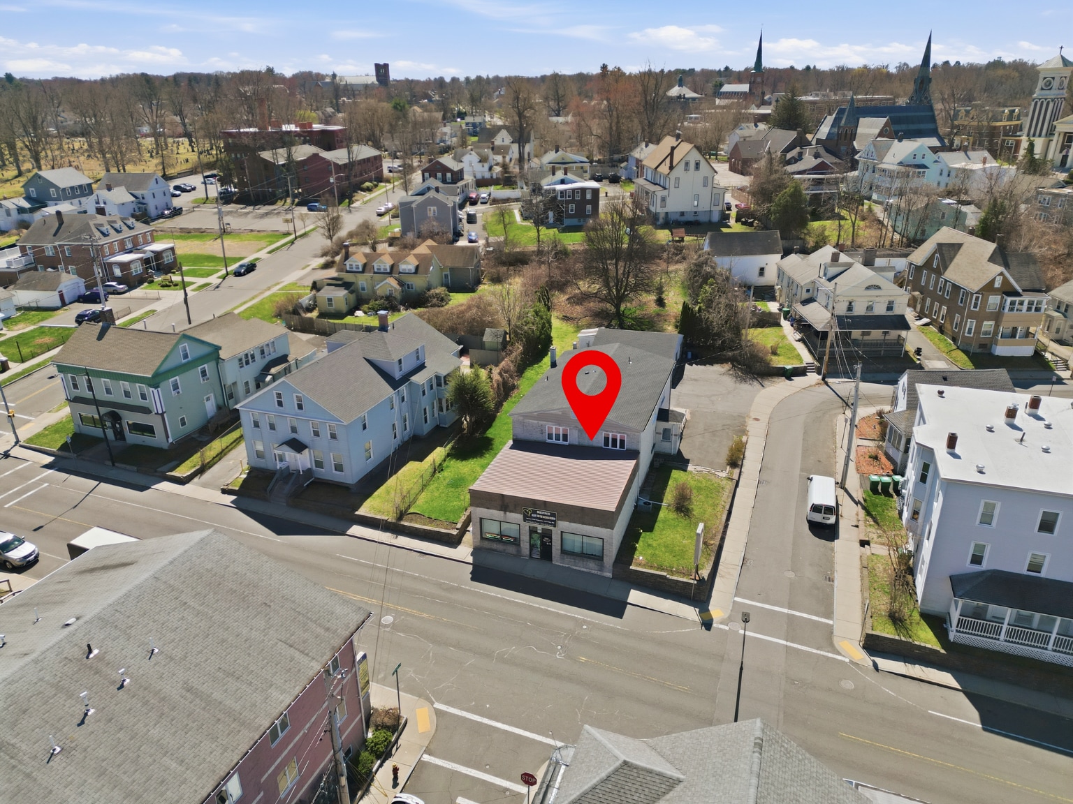 328 Front St, Chicopee, MA à louer Photo principale– Image 1 sur 10