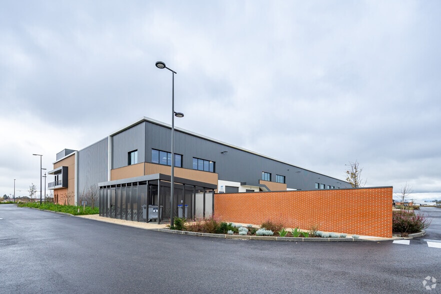 25 Route De Lyon, Saint-Priest à louer - Photo de l’immeuble – Image 3 sur 3