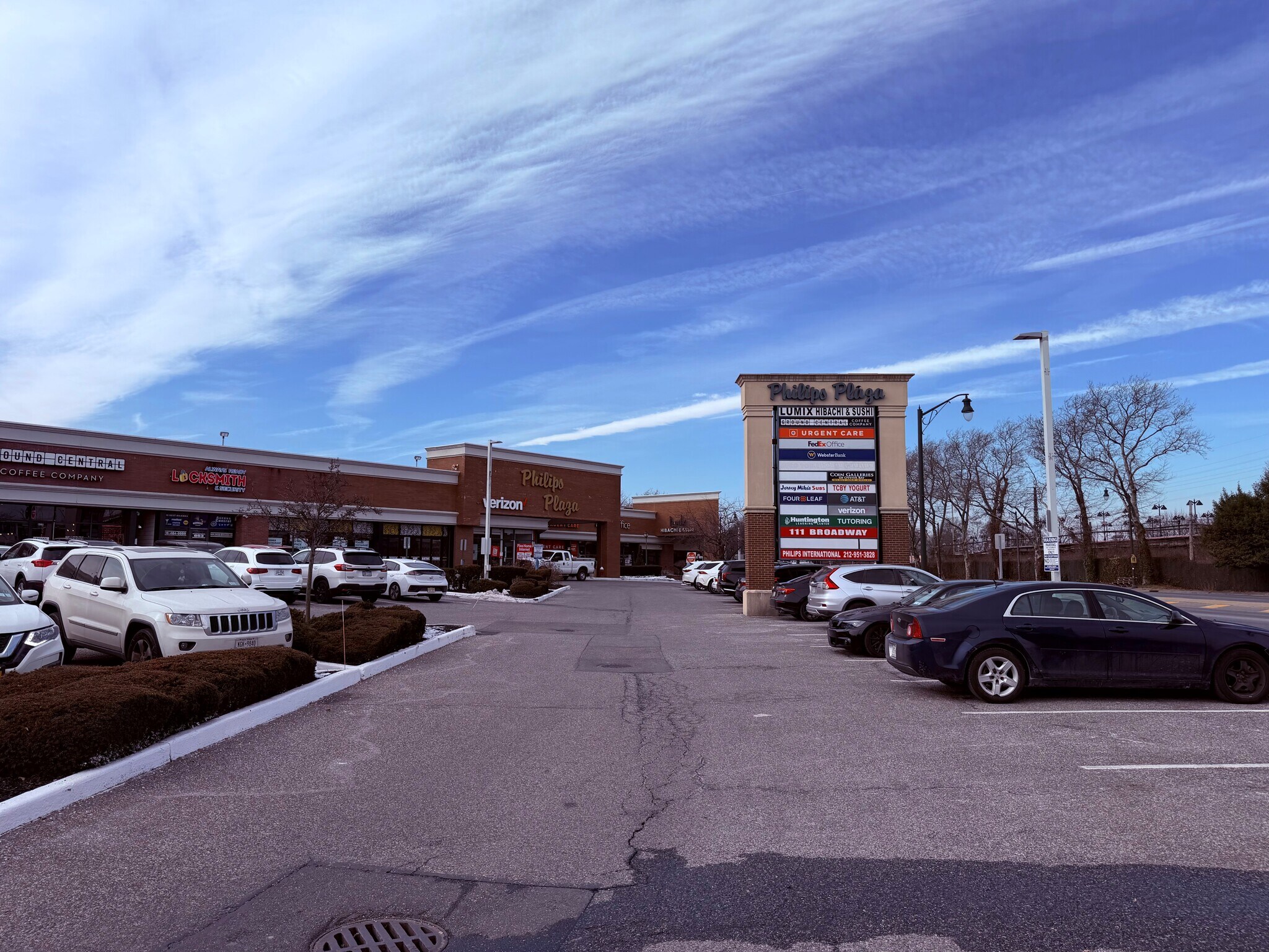 601-693 Sunrise Hwy, Lynbrook, NY à louer Photo de l’immeuble– Image 1 sur 18