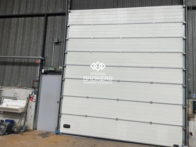 Industriel/Logistique dans SAINT-OUEN-L'AUMONE à vendre - Photo de l’immeuble – Image 3 sur 19