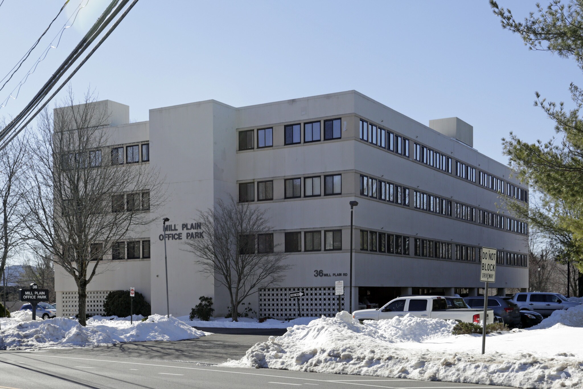 36 Mill Plain Rd, Danbury, CT à louer Photo principale– Image 1 sur 10