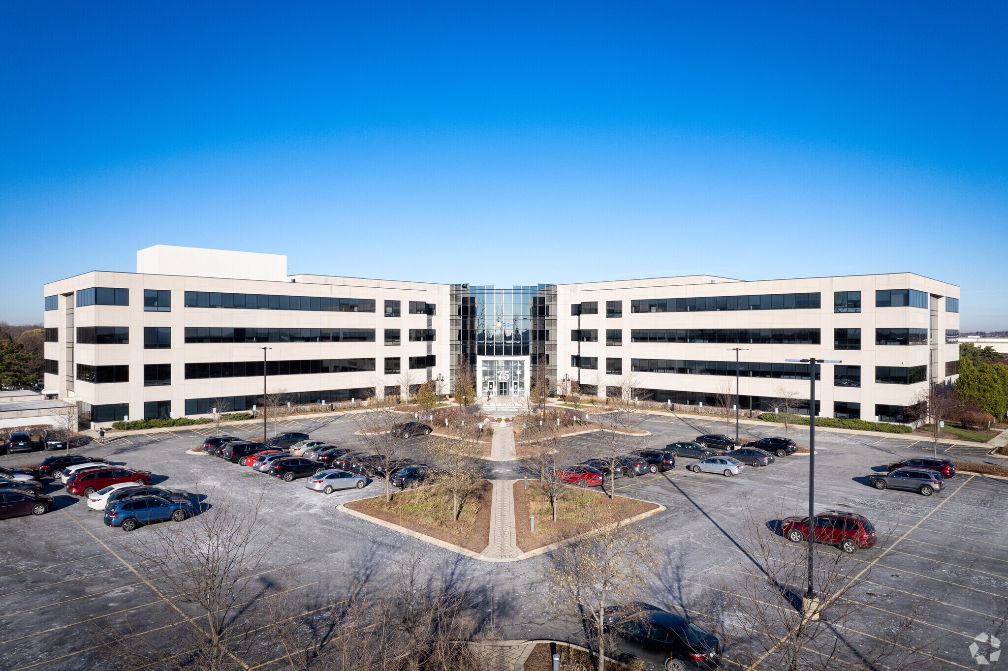 75 N Fairway Dr, Vernon Hills, IL à louer Photo principale– Image 1 sur 12