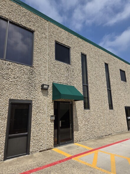 4015 Belt Line Rd, Addison, TX à louer - Photo de l’immeuble – Image 3 sur 12