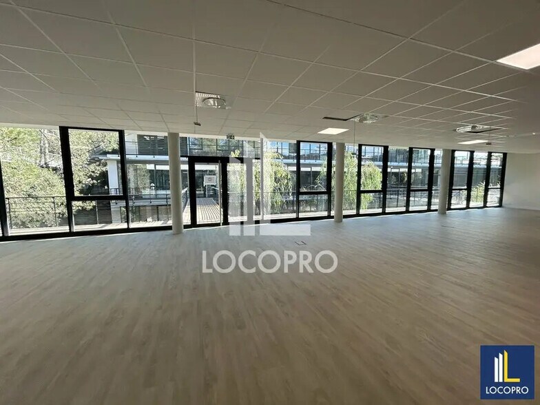 Bureau dans Valbonne à louer - Photo de l’immeuble – Image 2 sur 9