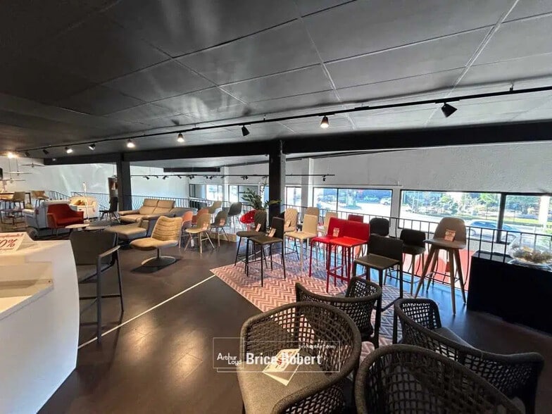 Local d'activités dans Saint-Priest à vendre - Photo intérieure – Image 2 sur 7