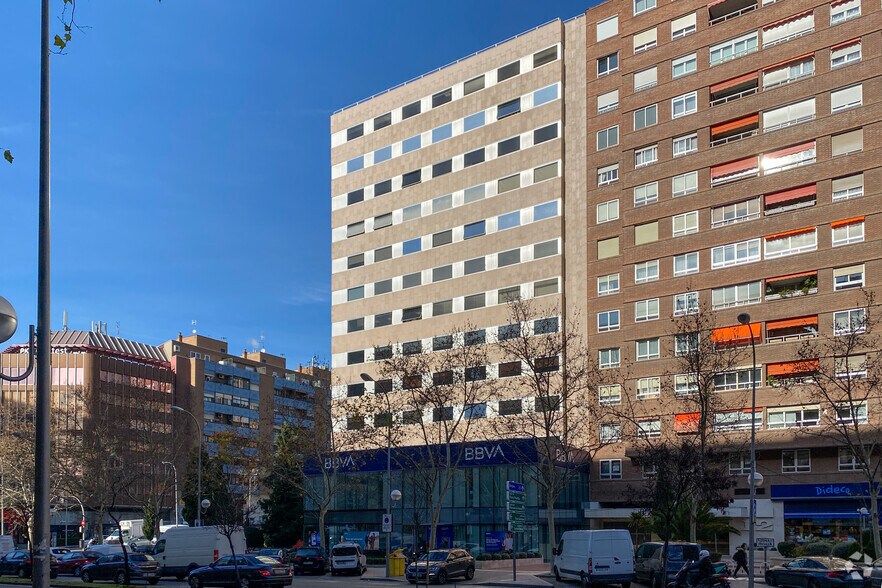 Calle de Orense, 58, Madrid, Madrid à louer - Photo de l’immeuble – Image 3 sur 3