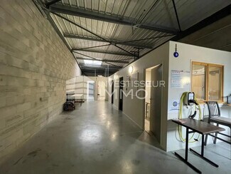 Plus de détails pour Local d'activités à louer