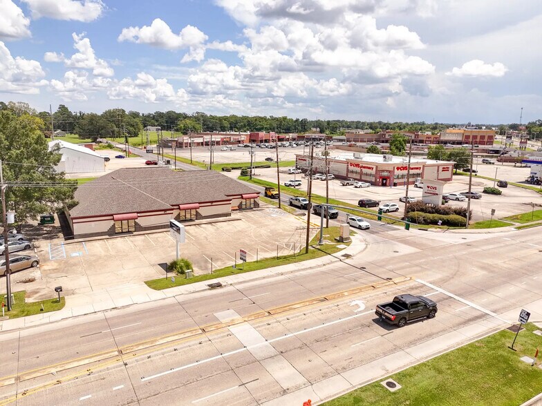 1702 N Burnside Ave, Gonzales, LA à louer - Photo de l’immeuble – Image 2 sur 11