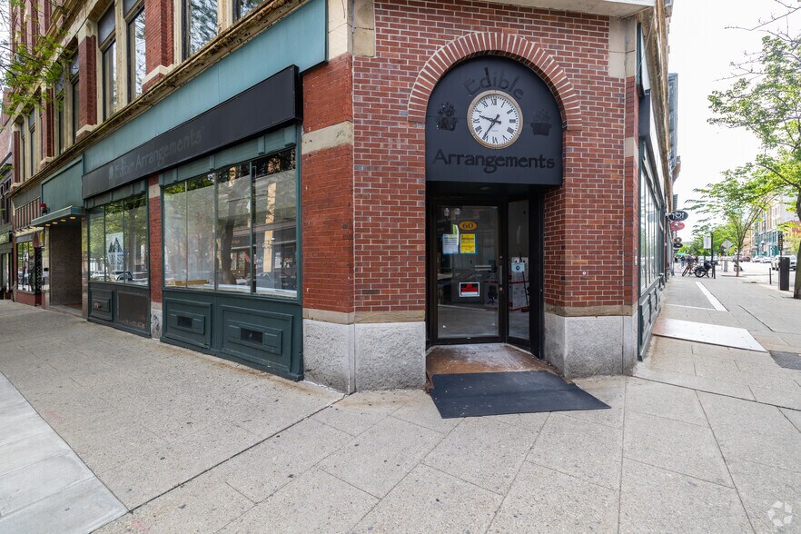 9 Central St, Lowell, MA à vendre - Photo de l’immeuble – Image 3 sur 10