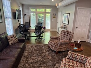 215-217 E Lewis St, Greensboro, NC à louer Photo intérieure– Image 2 sur 7