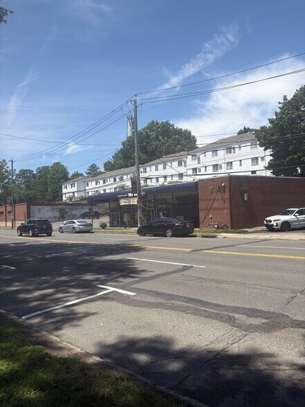 310 W Boston Post Rd, Mamaroneck, NY à louer - Photo de l’immeuble – Image 2 sur 5