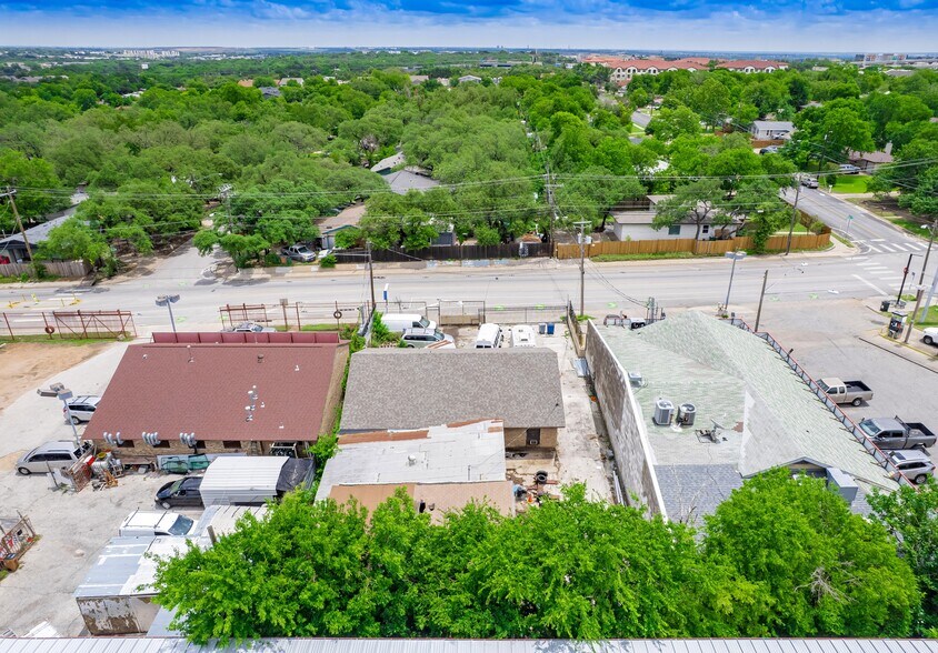 8212 Georgian Dr, Austin, TX à vendre - Photo de l’immeuble – Image 2 sur 30