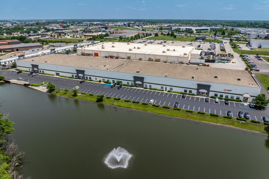 9325 Uptown Dr, Indianapolis, IN à louer - Photo de l’immeuble – Image 2 sur 6