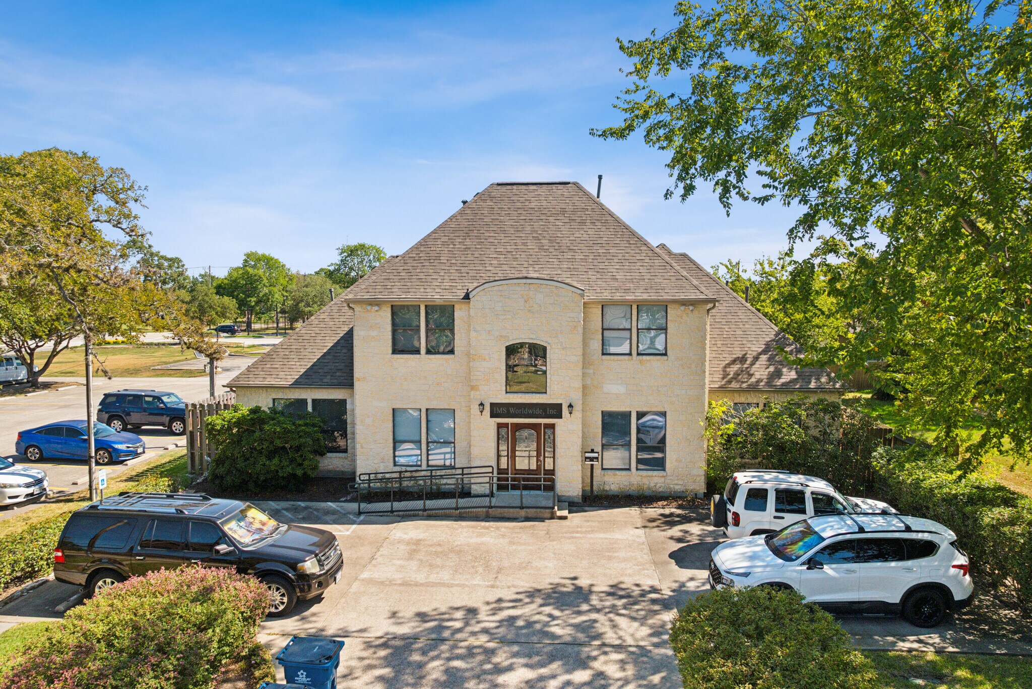 309 Henrietta Ave, Webster, TX à vendre Photo de l’immeuble– Image 1 sur 6