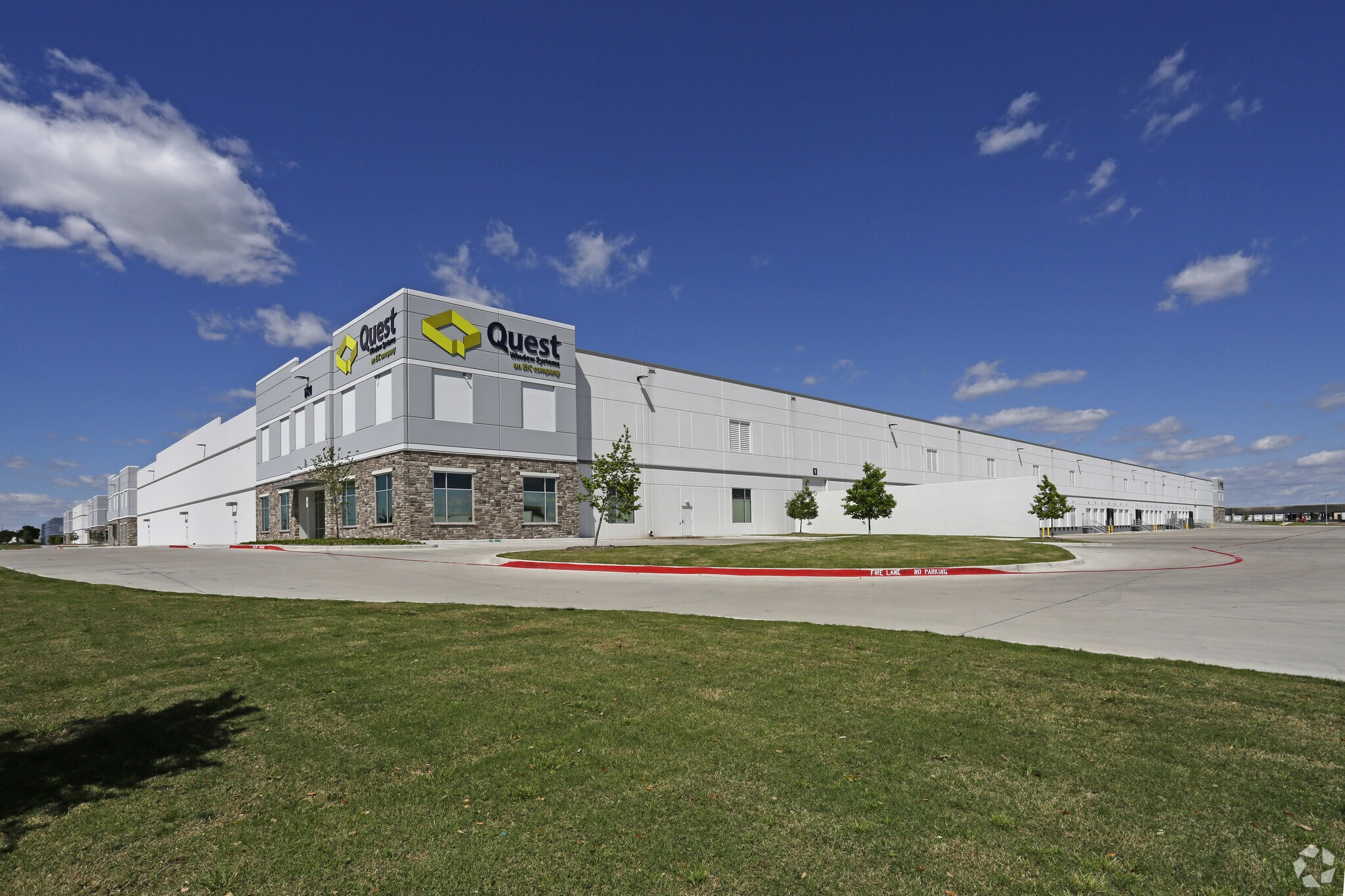 1720 S Jupiter Rd, Garland, TX à louer Photo principale– Image 1 sur 3