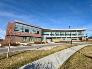 2204 University Dr, Kearney, NE à louer Photo de l’immeuble– Image 2 sur 16