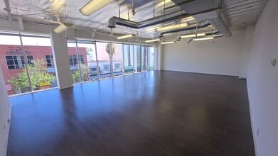 15130-15132 Ventura Blvd, Sherman Oaks, CA à louer Photo intérieure– Image 2 sur 3