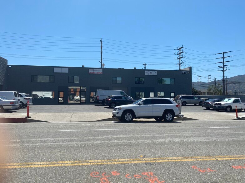 726-730 W Broadway, Glendale, CA à louer - Photo de l’immeuble – Image 3 sur 5
