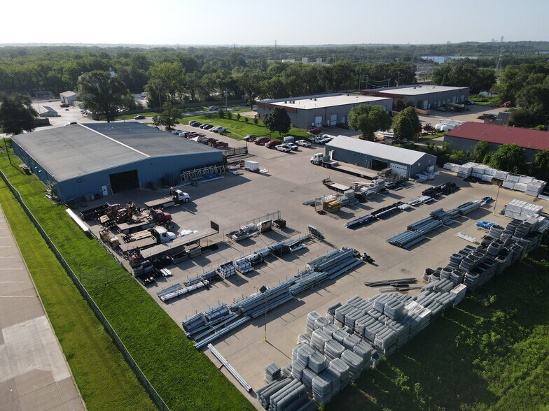 6300 NW Beaver Dr, Johnston, IA à louer - Photo de l’immeuble – Image 3 sur 6