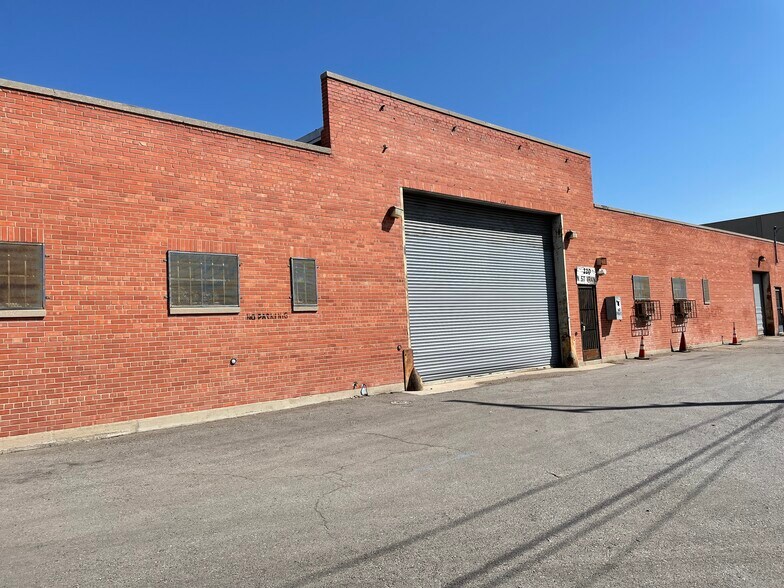 220 N Saint Vrain St, El Paso, TX à louer - Photo de l’immeuble – Image 2 sur 55