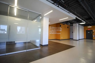 425 Michigan Ave, Buffalo, NY à louer Hall d’entrée– Image 1 sur 5