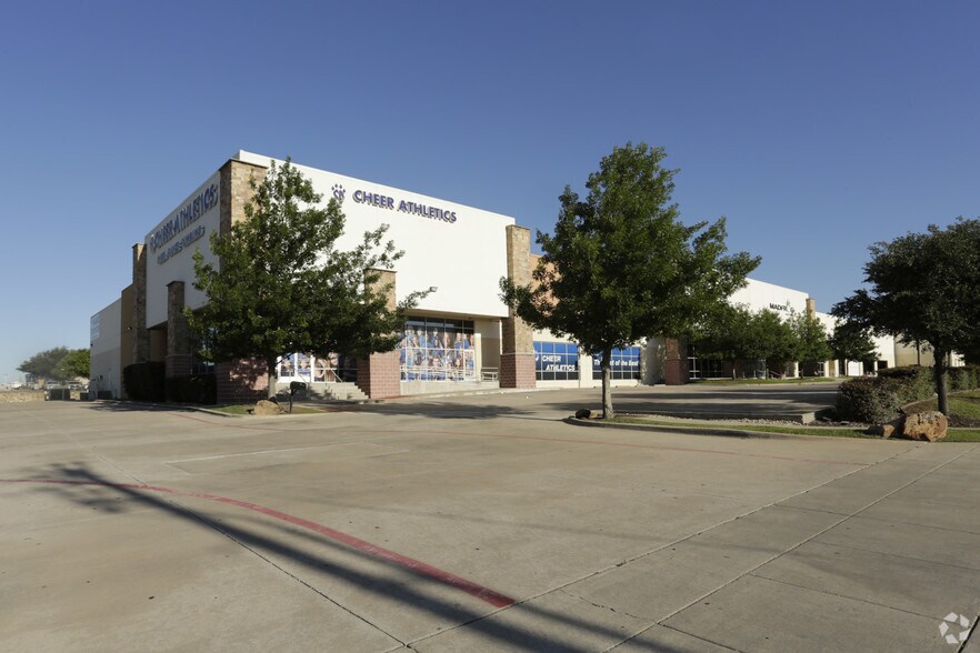 1300 E Plano Pky, Plano, TX à louer - Photo principale – Image 3 sur 5