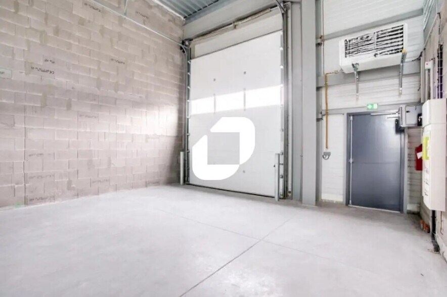 Bureau dans Croissy-Beaubourg à louer - Photo de l’immeuble – Image 2 sur 4