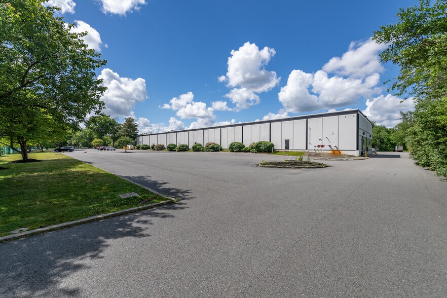 26 Wiggins Ave, Bedford, MA à louer - Photo de l’immeuble – Image 2 sur 7