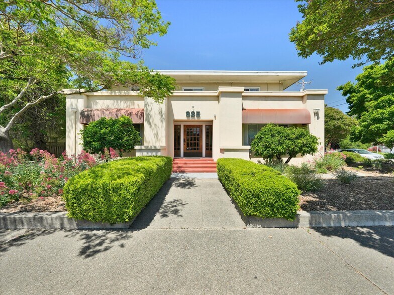 825 College Ave, Santa Rosa, CA à vendre - Photo de l’immeuble – Image 1 sur 36