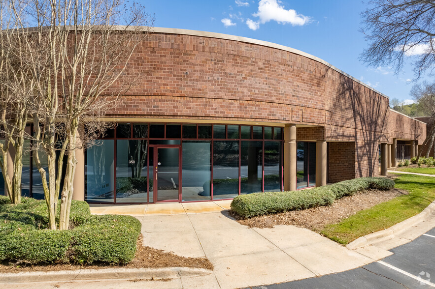 1670 Oakbrook Dr, Norcross, GA à louer - Photo de l’immeuble – Image 3 sur 6