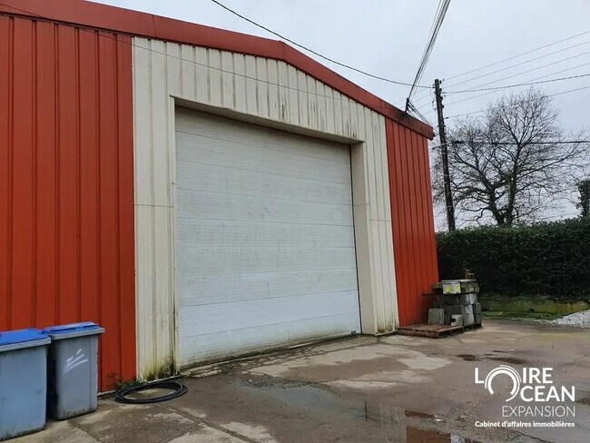 Plus de détails pour Local d'activités à louer