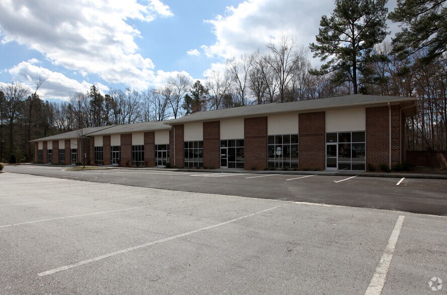 4000 Bearcat Way, Morrisville, NC à louer - Photo de l’immeuble – Image 3 sur 9