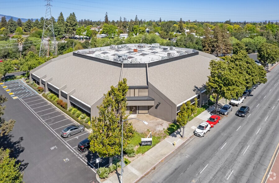1475 S Bascom Ave, Campbell, CA à louer - Photo de l’immeuble – Image 3 sur 7
