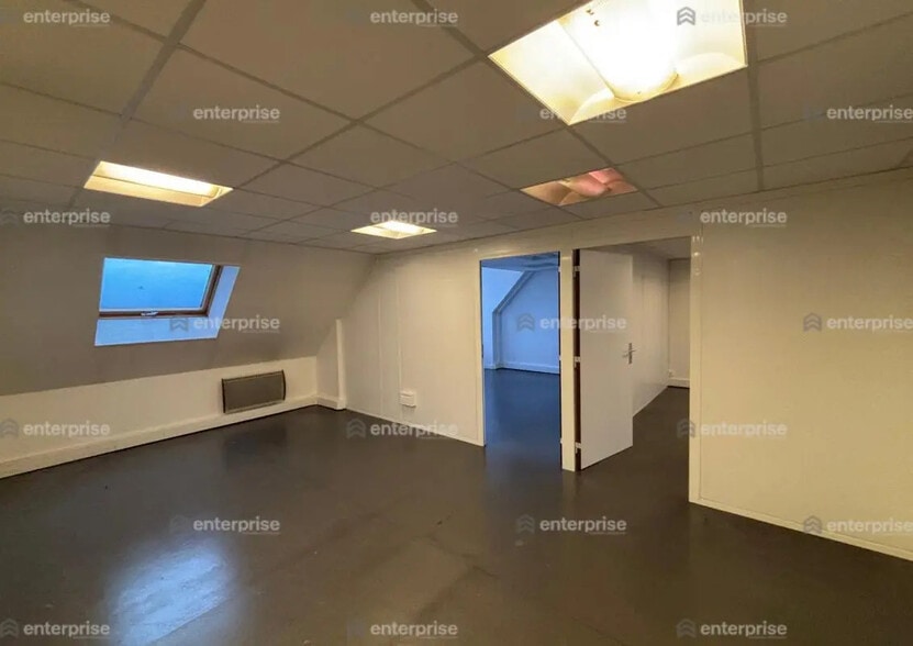 Bureau dans Amiens à louer - Photo de l’immeuble – Image 2 sur 5