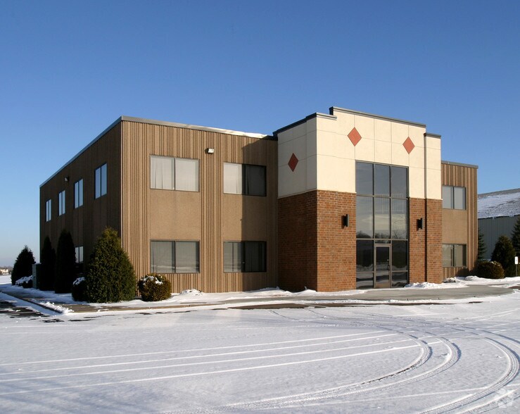 644 Brakke Dr, Hudson, WI à vendre - Photo de l’immeuble – Image 2 sur 5