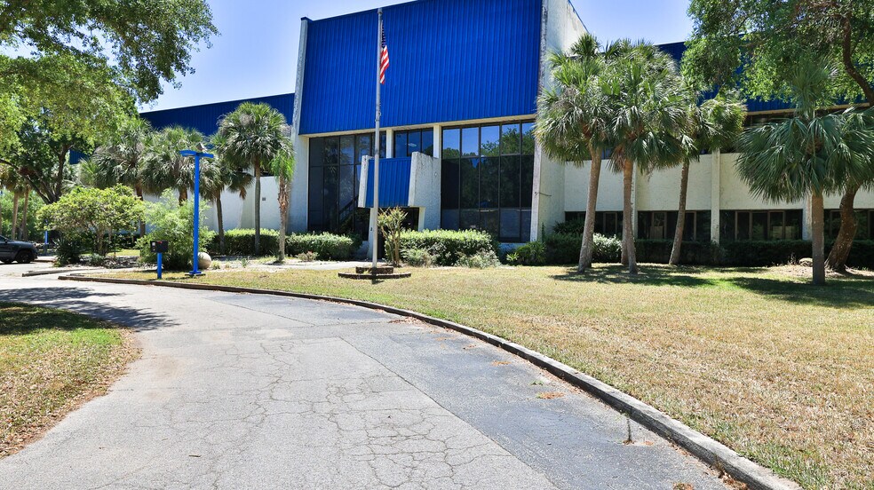 2 Commerce Blvd, Palm Coast, FL à louer - Photo de l’immeuble – Image 3 sur 39