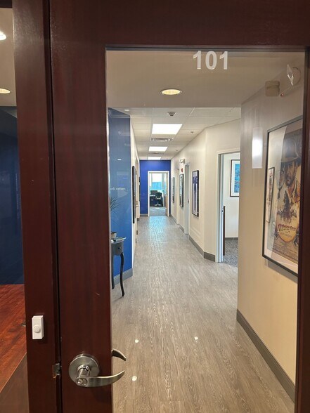 300 Jefferson Blvd, Warwick, RI à vendre - Photo de l’immeuble – Image 2 sur 13