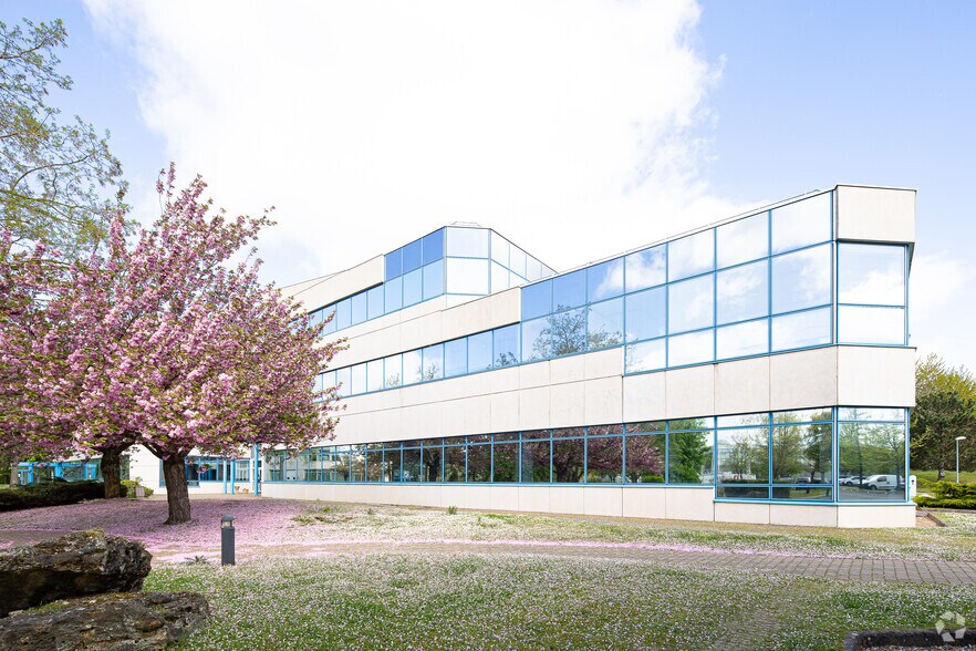 3 Avenue Du Canada, Les Ulis à louer - Photo de l’immeuble – Image 2 sur 2