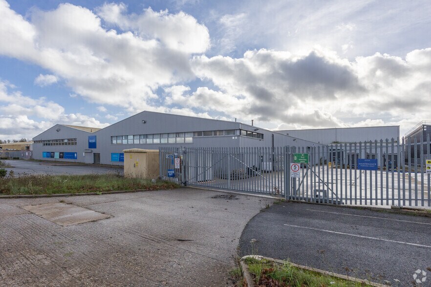 5-7 Macadam Rd, Corby à vendre - Photo de l’immeuble – Image 2 sur 4