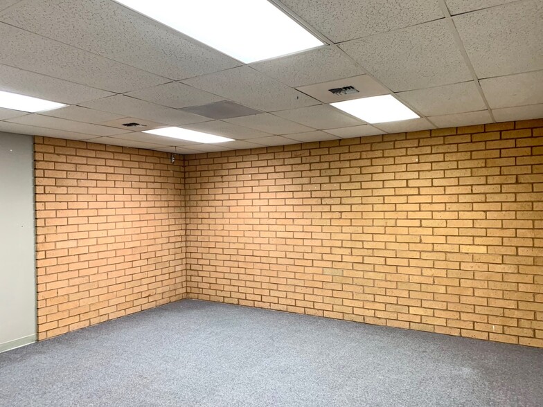 1433 E El Monte Way, Dinuba, CA à louer - Photo intérieure – Image 2 sur 5