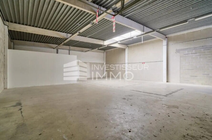 Local d’activités dans Émerainville à louer - Photo intérieure – Image 3 sur 5