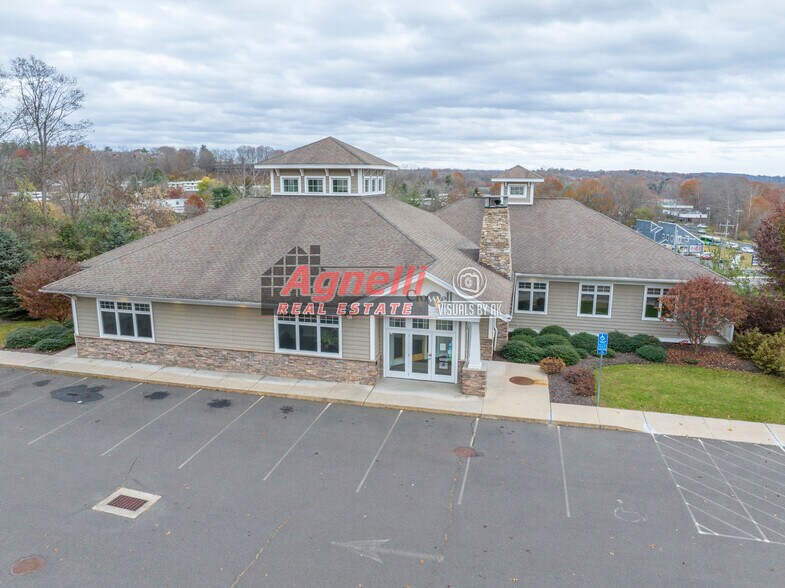 30 Country Squire Dr, Cromwell, CT à vendre - Photo de l’immeuble – Image 2 sur 17