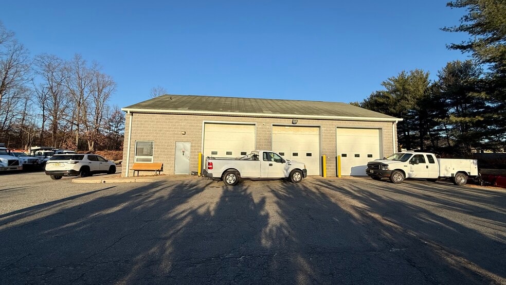 3211 Bordentown Ave, Parlin, NJ à vendre - Photo de l’immeuble – Image 2 sur 7