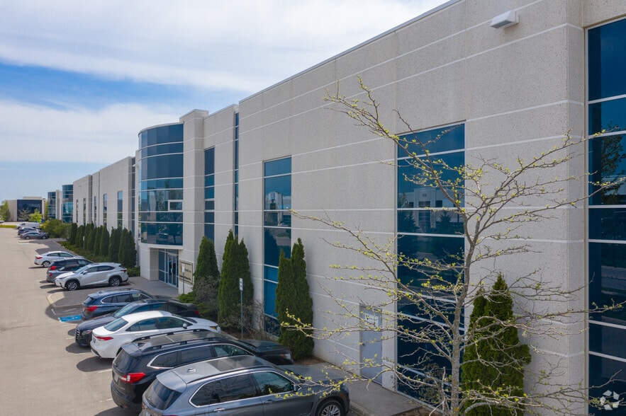 159 Don Hillock Dr, Aurora, ON à louer - Photo de l’immeuble – Image 2 sur 12