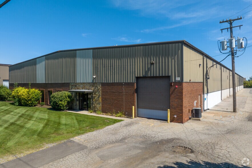 Ronda Drive Industrial Park portefeuille de 4 biens à vendre sur LoopNet.fr - Photo principale – Image 1 sur 44