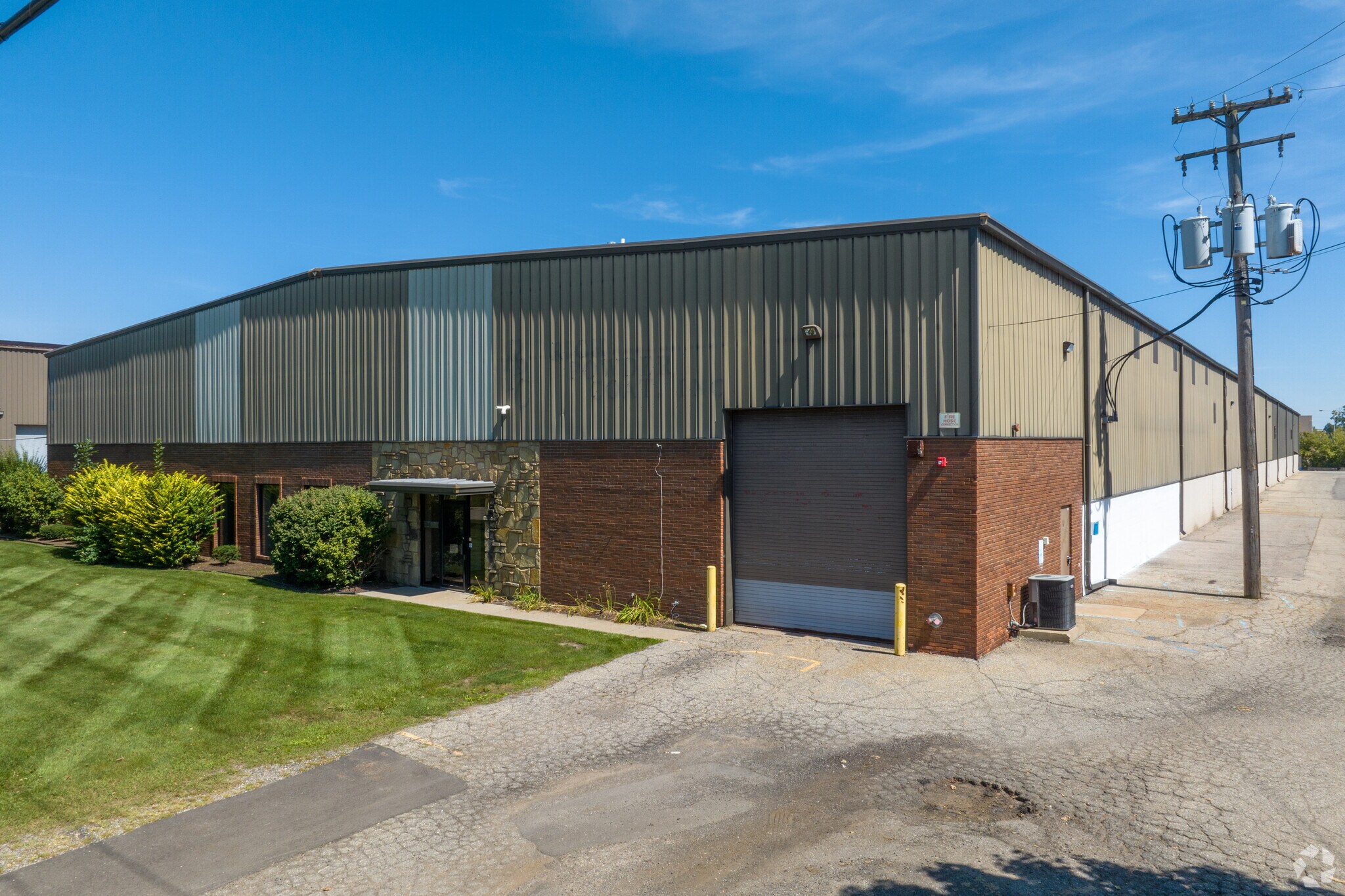 Ronda Drive Industrial Park portefeuille de 4 biens à vendre sur LoopNet.fr Photo principale– Image 1 sur 45